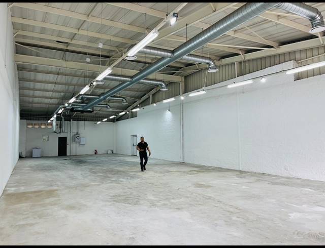 300M² RETAIL TO LET IN FOURWAYS